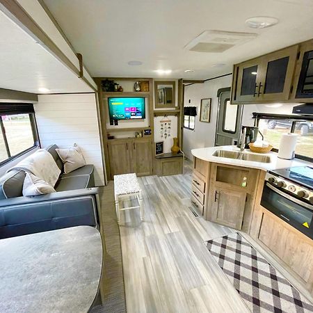 Rv Located On Private Property, Providing Access To The Guadalupe River, Accommodates Up To 5 Guests Нью-Браунфелс Екстер'єр фото