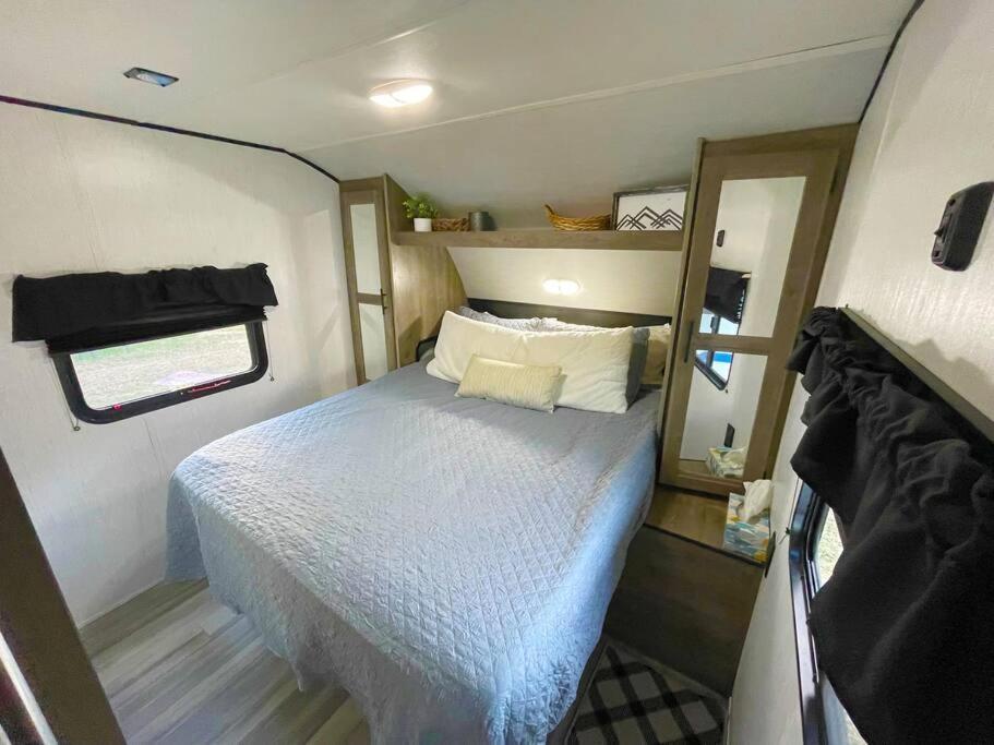 Rv Located On Private Property, Providing Access To The Guadalupe River, Accommodates Up To 5 Guests Нью-Браунфелс Екстер'єр фото