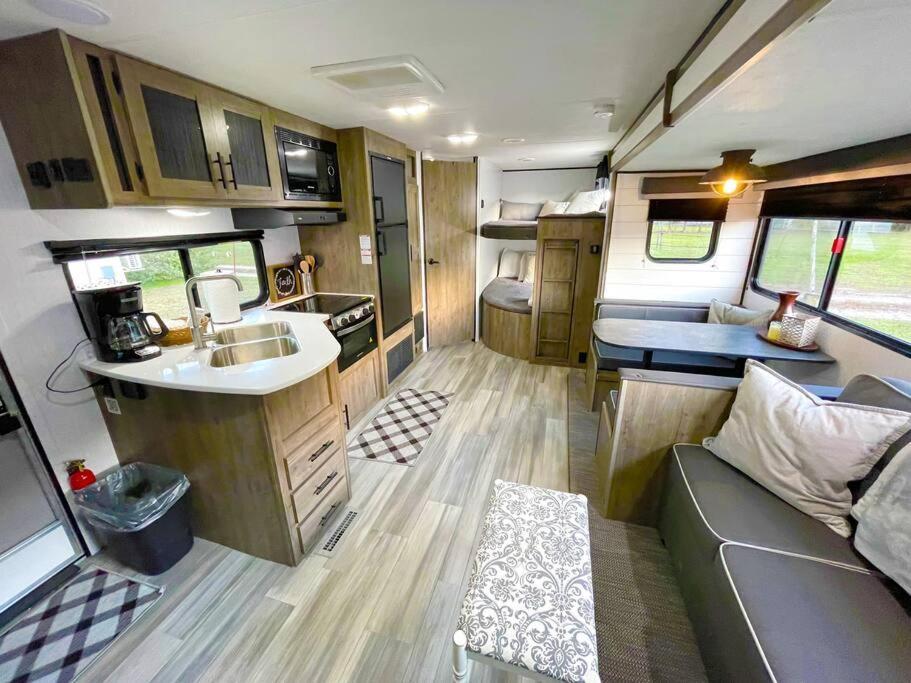 Rv Located On Private Property, Providing Access To The Guadalupe River, Accommodates Up To 5 Guests Нью-Браунфелс Екстер'єр фото